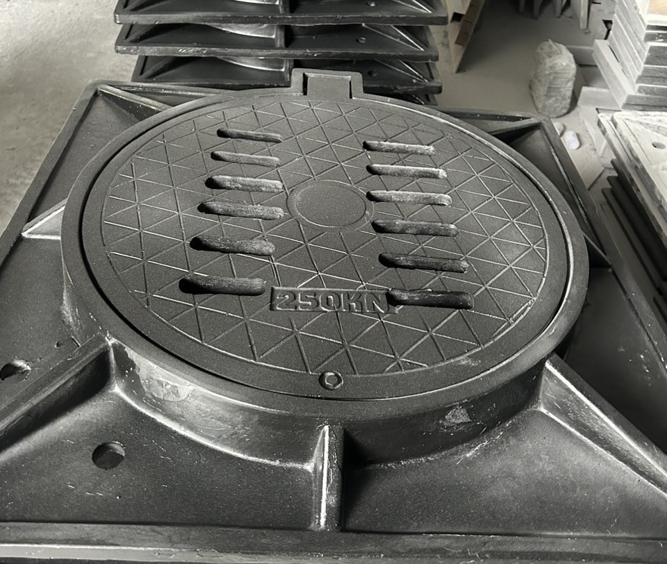 Hướng dẫn vệ sinh và bảo dưỡng nắp hố ga composite