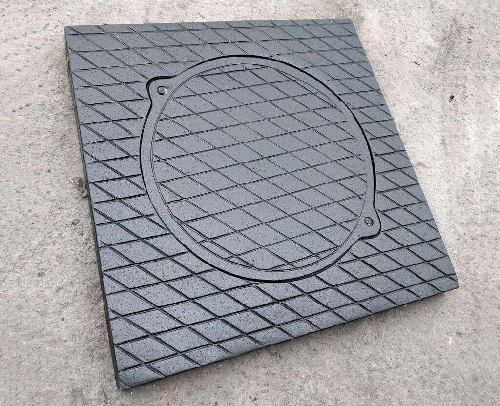 Tiến hành vệ sinh và bảo dưỡng nắp hố ga composite